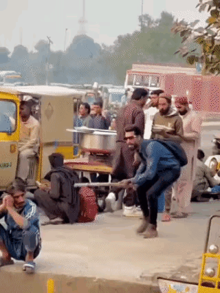 这根本就不是开玩笑，这就是在捉弄人，就是在欺负人，甚至是在害人，因为受害的一方根