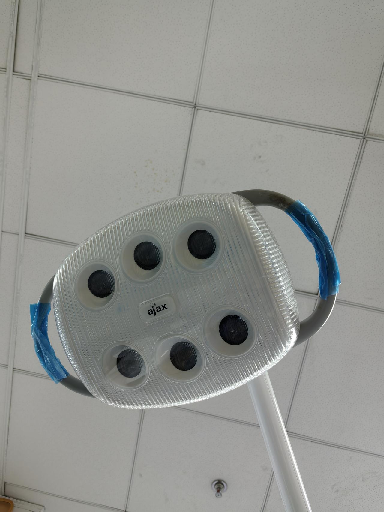 同事妈妈住院了，我们要去看望一下被他很坚决的拒绝了。

同事提交了休假流程，休假