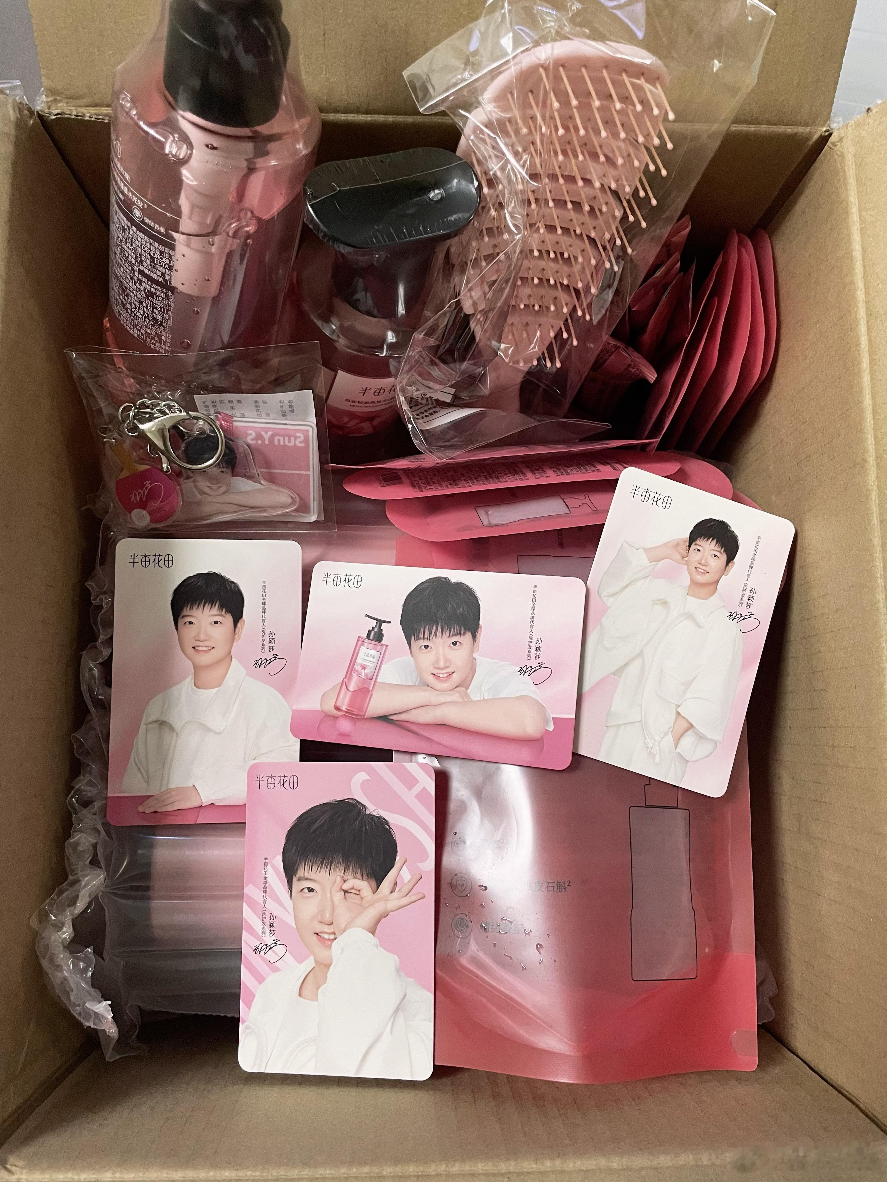 我终于收到了！！抽到wink小莎真好看，决定今晚洗个头[哈哈] 