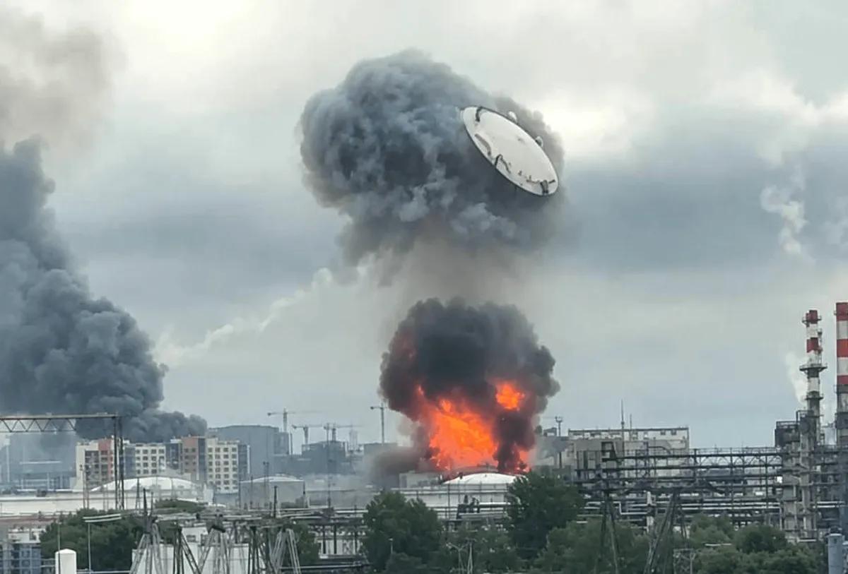 莫斯科遭遇开战以来规模空前的无人机集群袭击，大批无人机突破防空防线直击城市核心工
