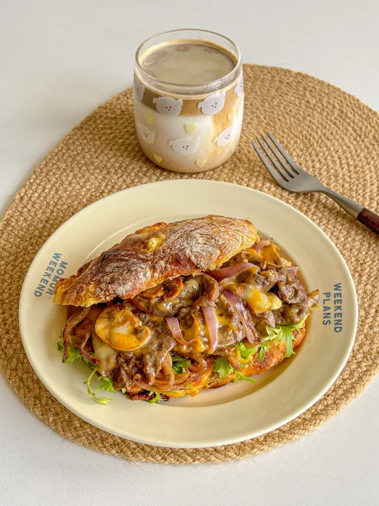 元气brunch🥖牛肉芝士恰巴塔三明治🥪拿铁