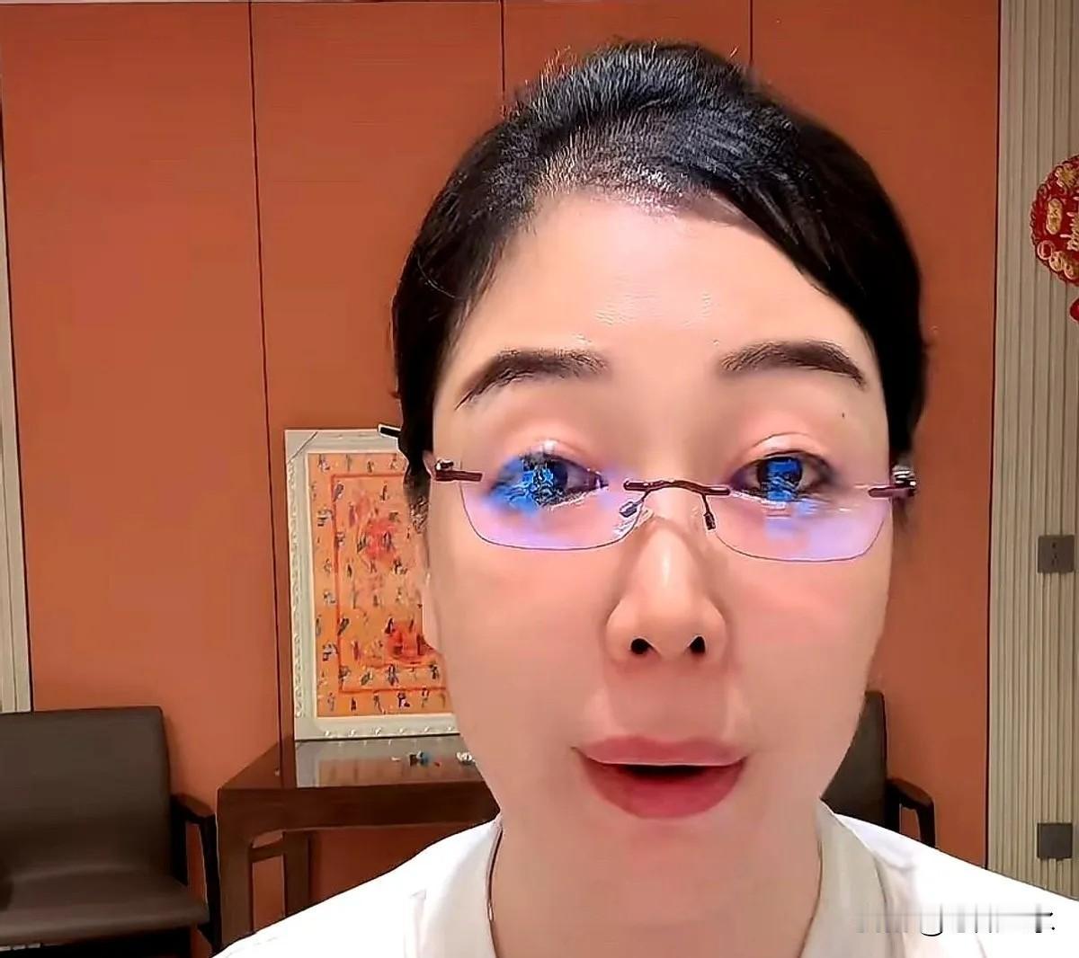 网红安娴最近的行为以及她在直播中所说的话，在网上引起了很大的争议。
河南姑娘远嫁
