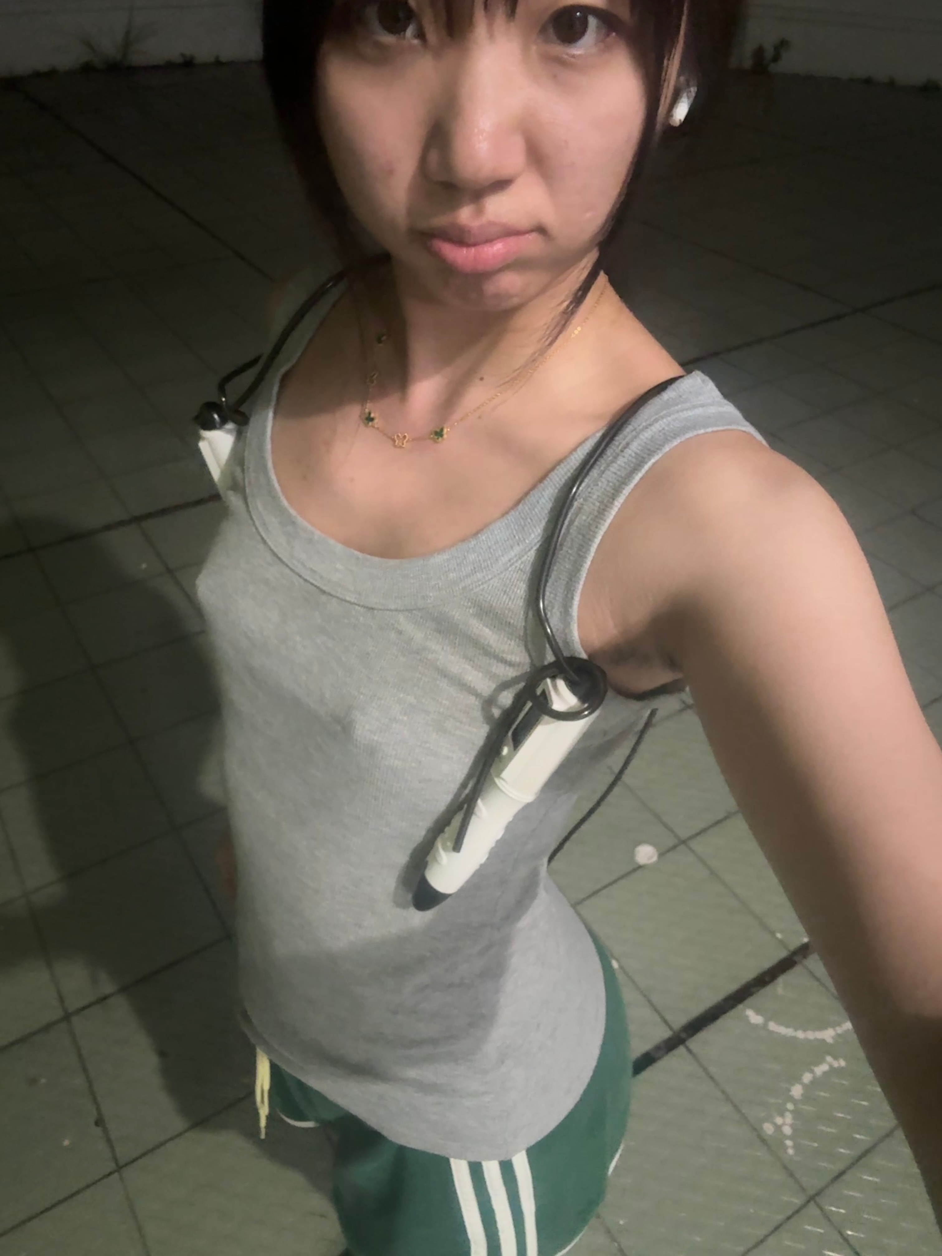 跳了十分钟，给我跳的想拉屎……运动也可以通便^_^ 