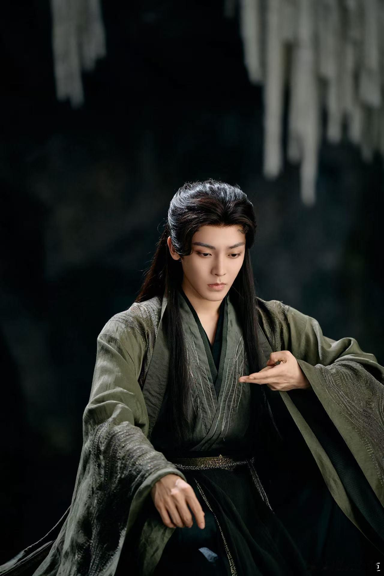 侯明昊四个角色入围微博视界大会 一次拿下四个角色入围名额，真的很少见。这几个角色