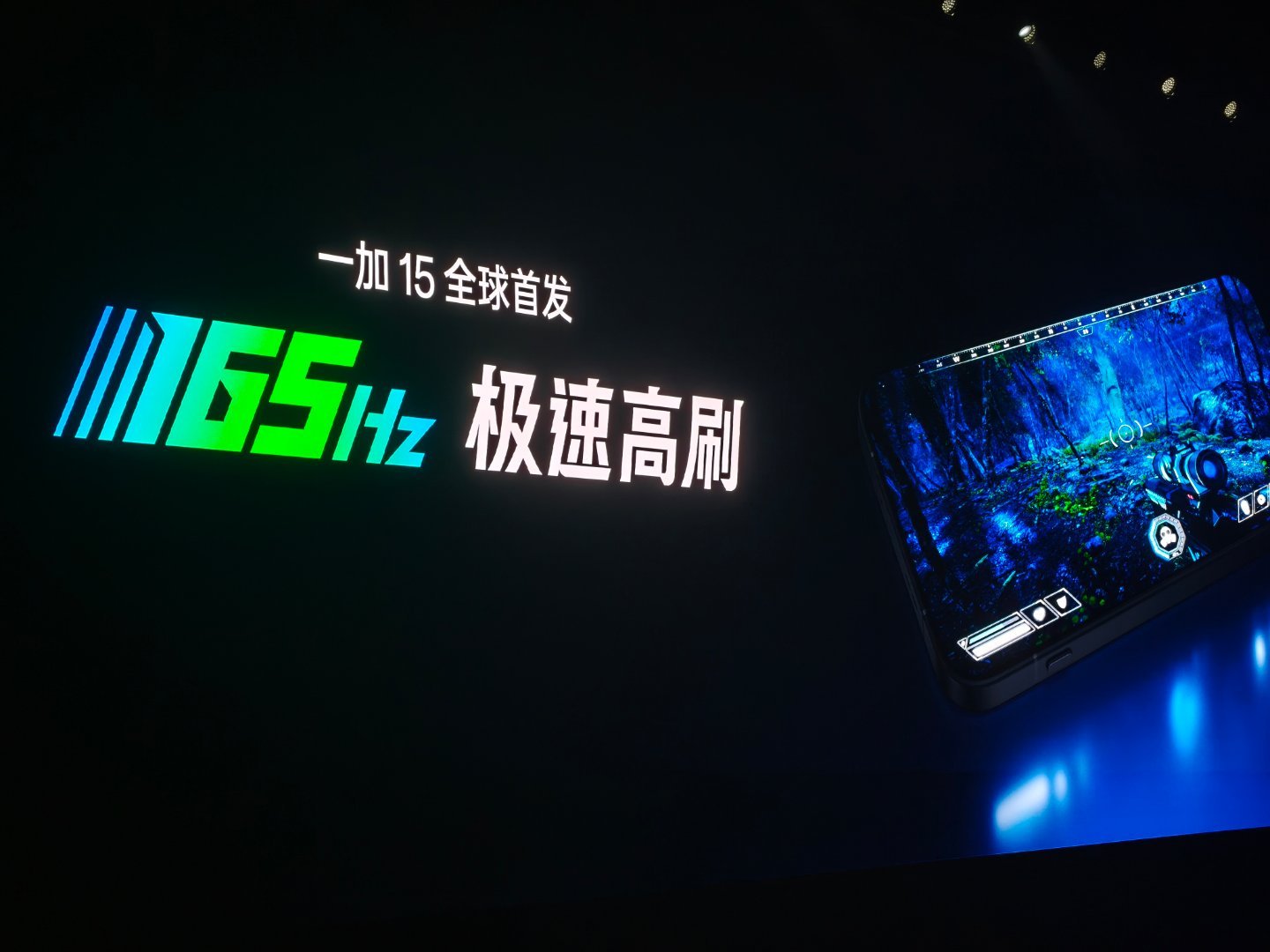 我觉得接下来其它家走游戏性能路线的机器应该都会陆陆续续跟进 165Hz 刷新率了