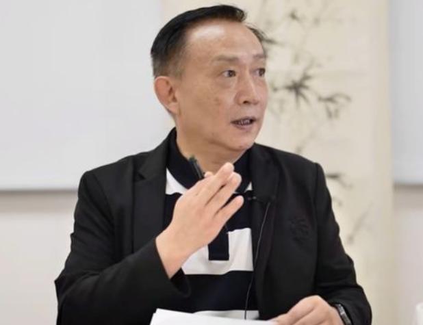 最狠的间谍，不偷你的情报，也不策反你的人；人家直接在你家里，帮你“立规矩”！
