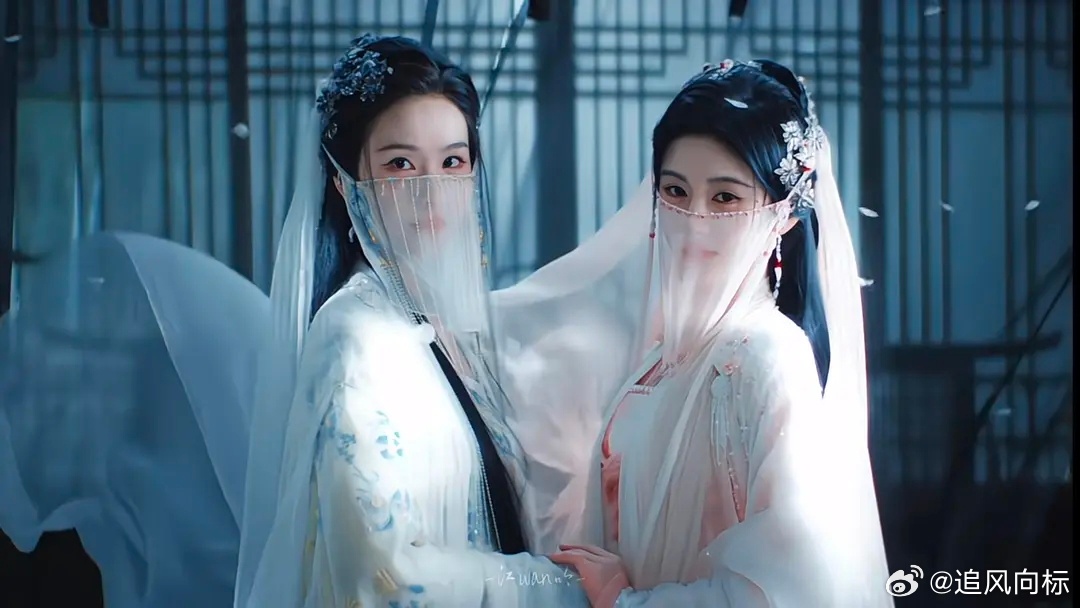 这个不像是剧 像是帅哥美女在拍写真 不过不得不说 鞠婧祎和陈都灵真的好漂亮 