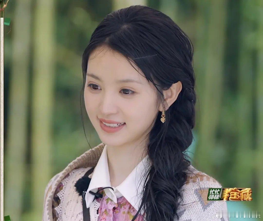 田曦薇这个造型是不是蛮适合她的？清水出芙蓉 ​​​