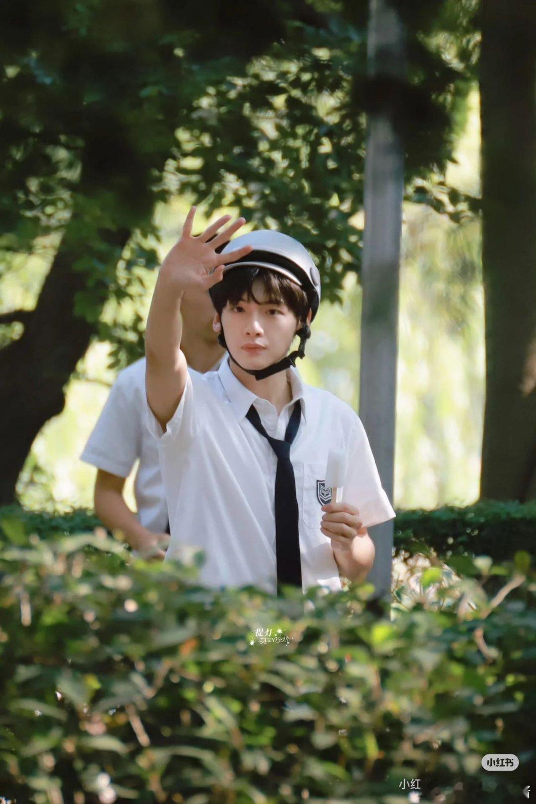 翟潇闻高考三次科二考五次 翟潇闻演了《以你为名的夏天》里的学霸张澍！这可是我超爱