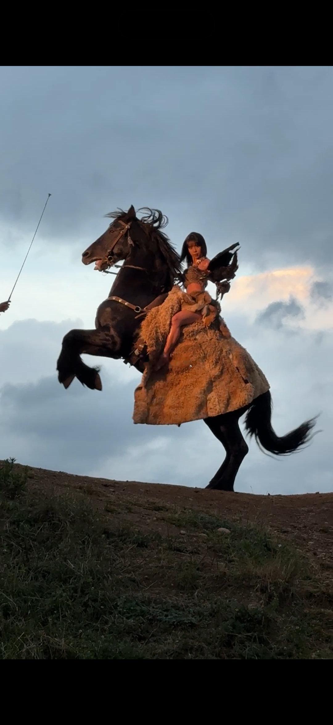 很幸运约到杨老师拍摄嗷，杨老师特别细心，拍的过程太冷了还会把外套给我，本人一点都