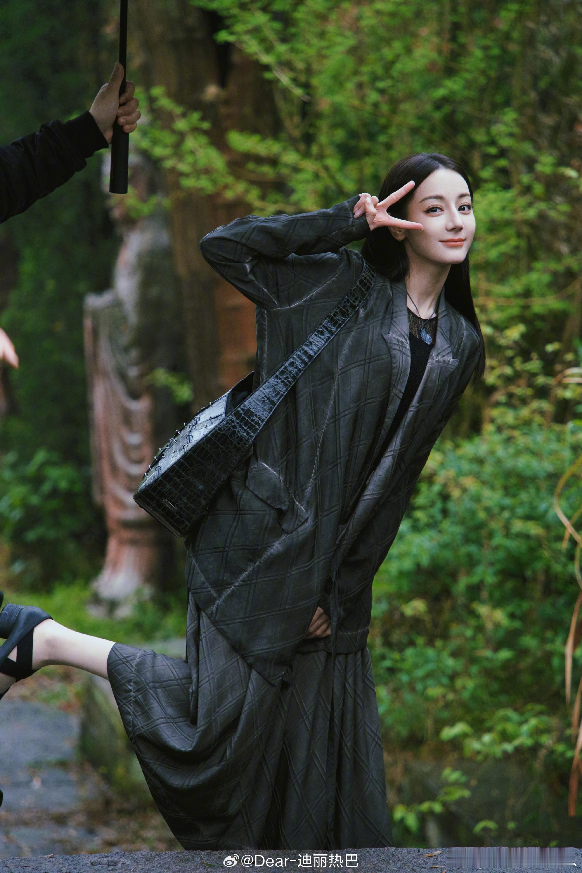 迪丽热巴枭起青壤豆瓣6.3枭起青壤评分6.3 《枭起青壤》豆瓣 6.3 分，迪丽