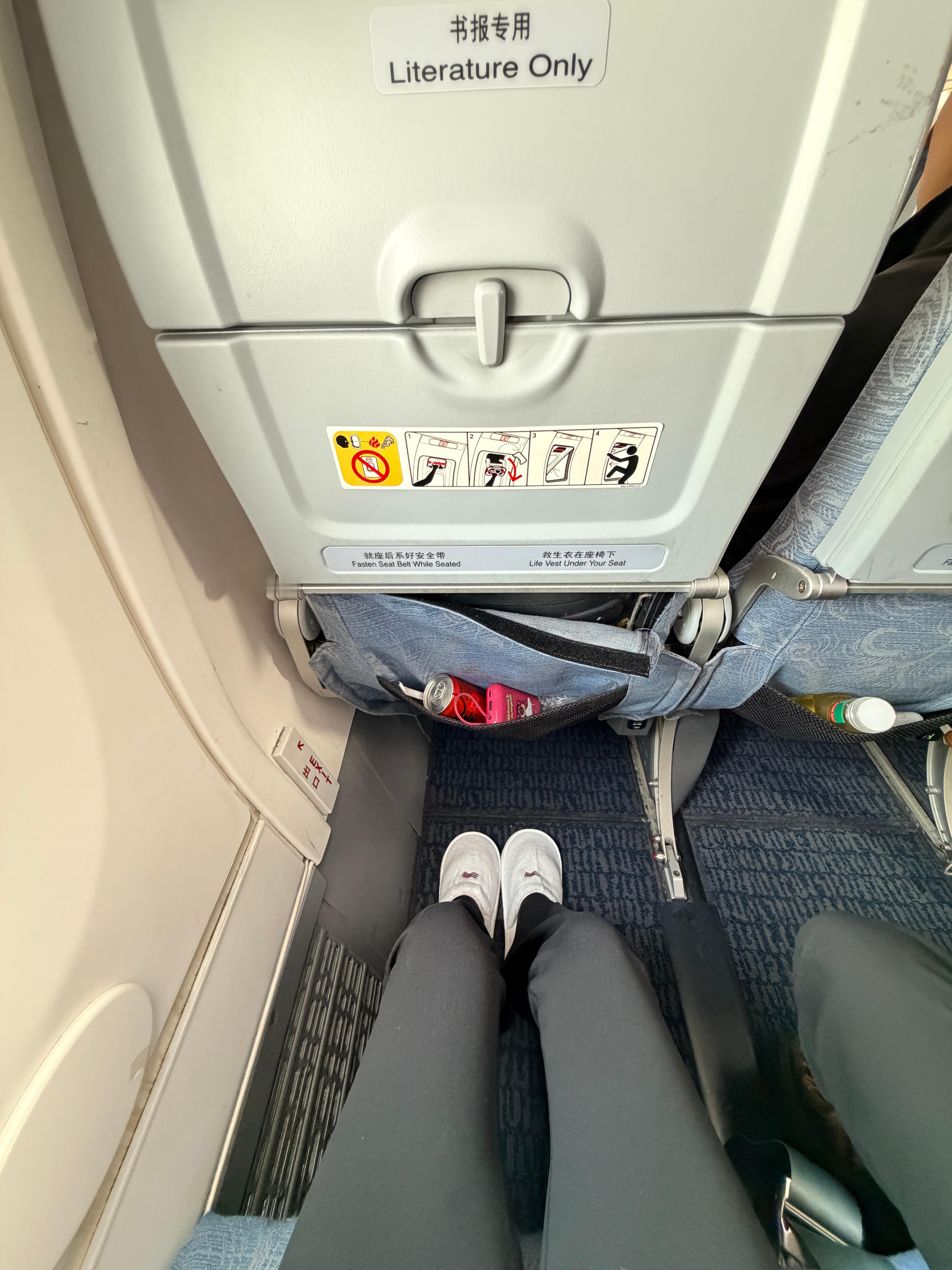 今天的安全通道我守护！飞新疆跟飞国际感觉一样，杭州-北京-伊宁，早9晚8 