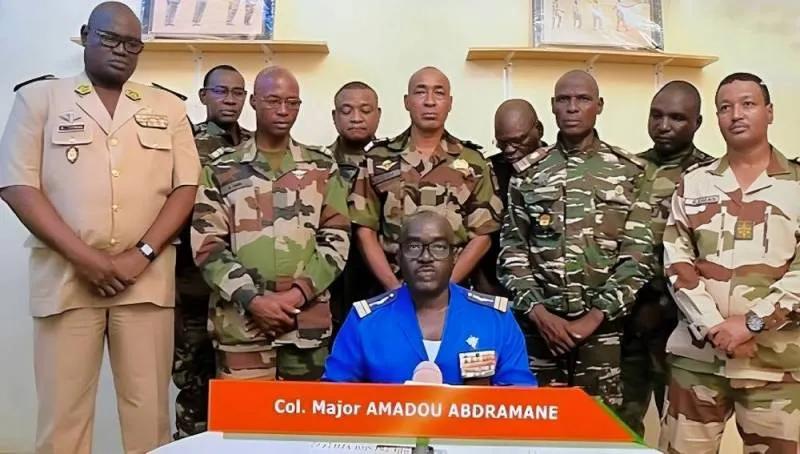 尼日尔军政府寻求阿尔及利亚和马里的支持，并准备抵抗可能的干预 政变后的尼日尔局势