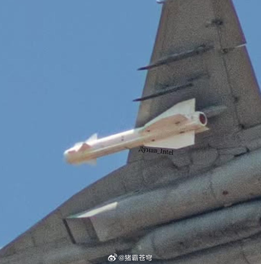 塞尔维亚空军米格-29SM+战机首次携带俄罗斯H-29TE电视制导空地导弹升空：