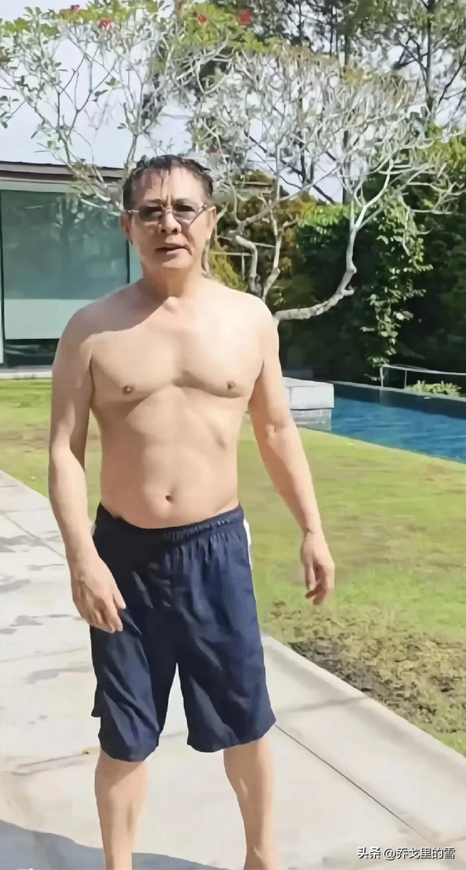 李连杰拍了这么多影片，从来没光过膀子，都是斯斯文文地打架，这次为了平息谣言，豁出