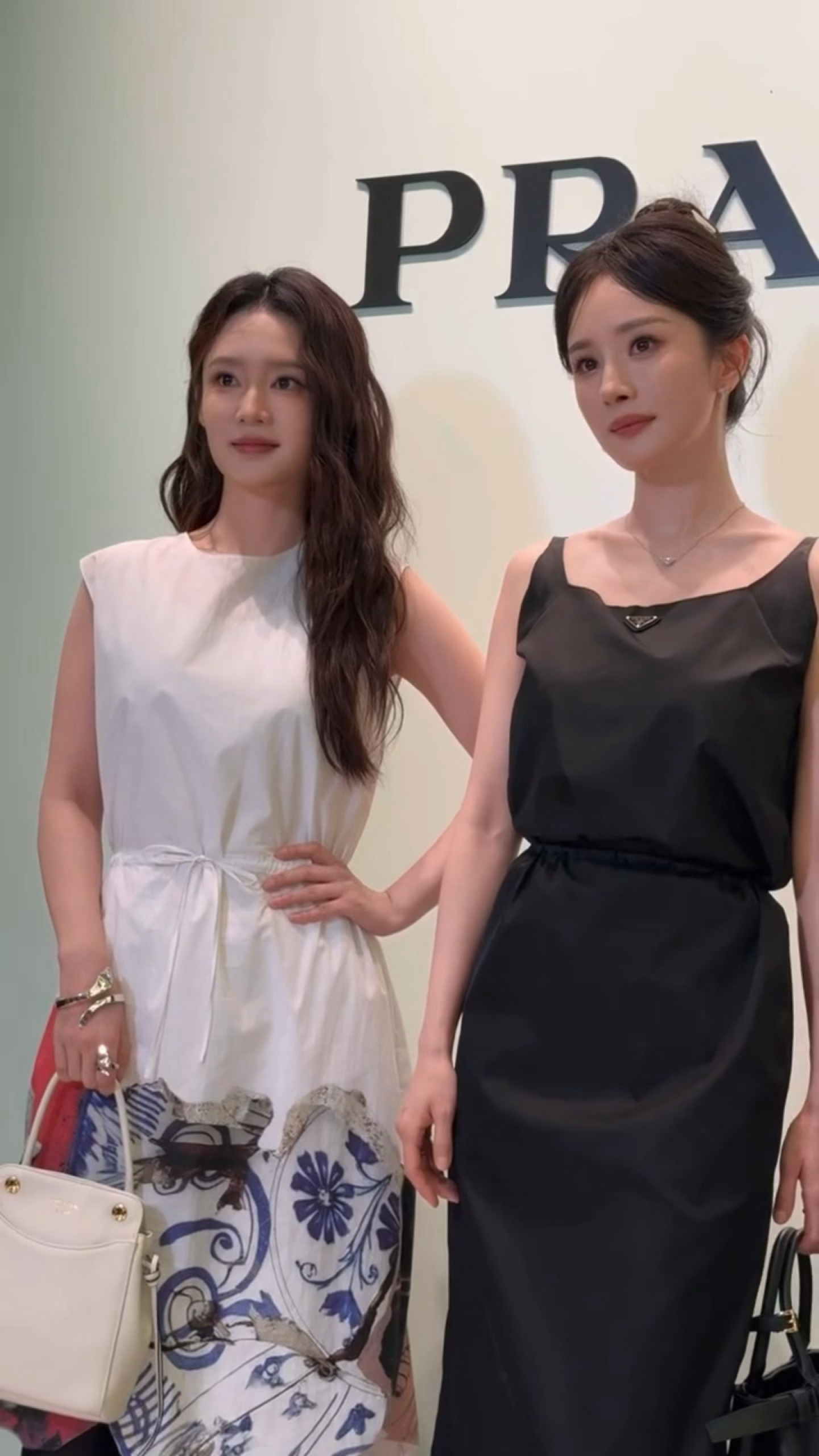 我的两个美丽老婆同框了🥰🥰🥰🥰杨幂李沁同框