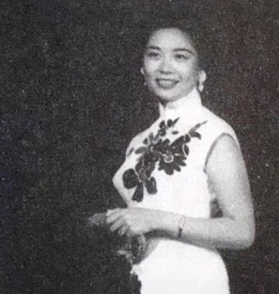 出身名门却被继母陷害卖入青楼，后来成为名花魁，并最终嫁给当时四大公子之一？
19