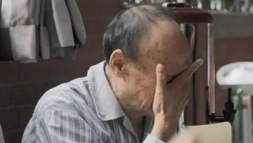 辽宁锦西，78岁老人的儿子儿媳，5年都不管他，突然上门要把他送去养老院，让他把市