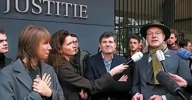 这一回中国可真要杀鸡给猴看了。中国实在忍无可忍，终于要杀鸡给猴看了，谁是这只鸡？