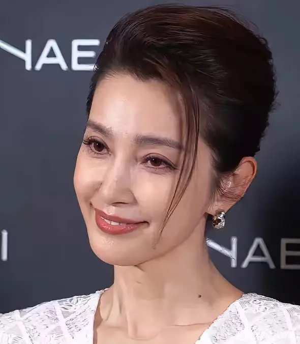 李冰冰。