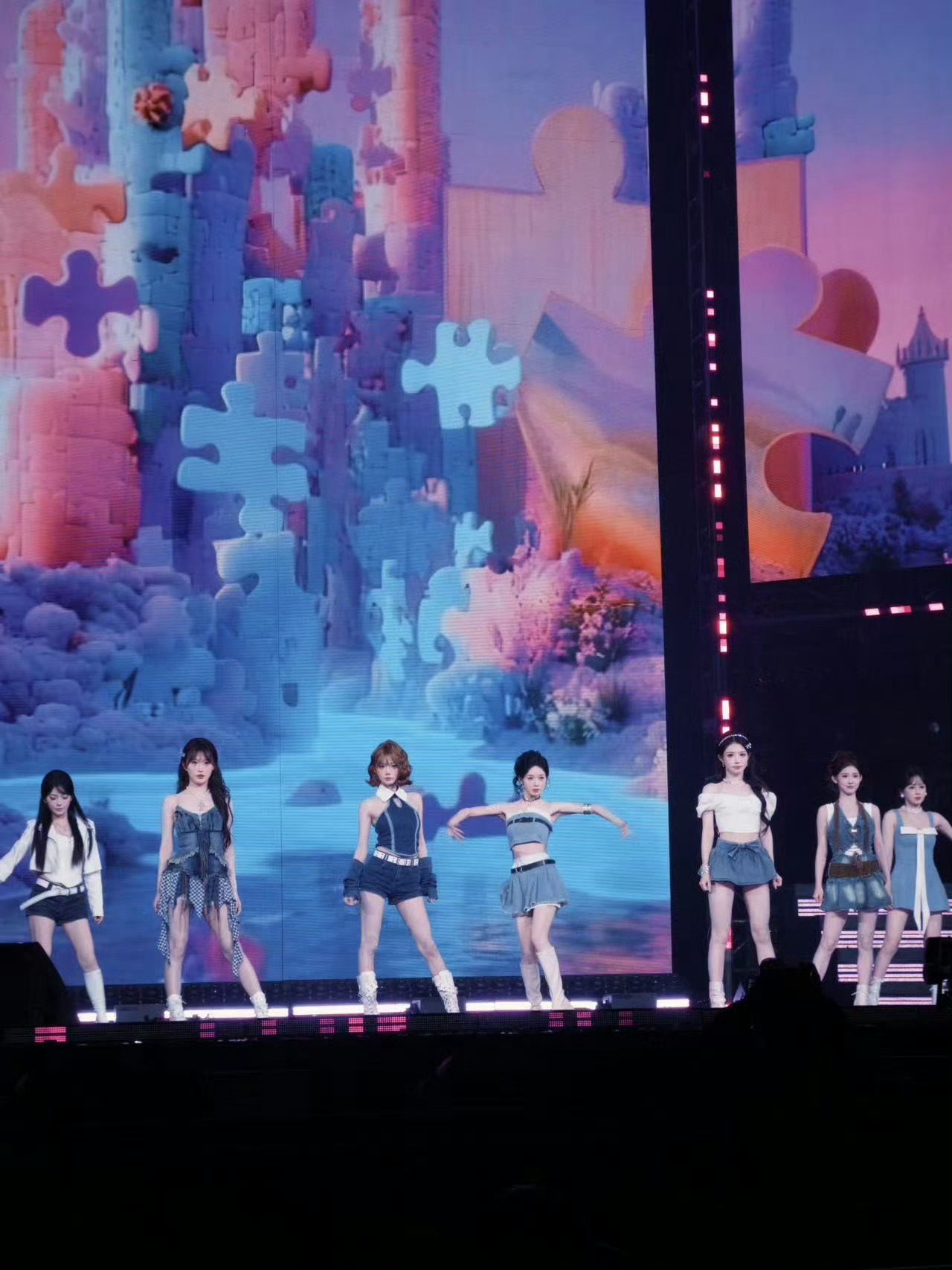 没人告诉我团播发展成这样了 记忆里的团播还是简单的才艺合唱，再点进直播间直接看愣