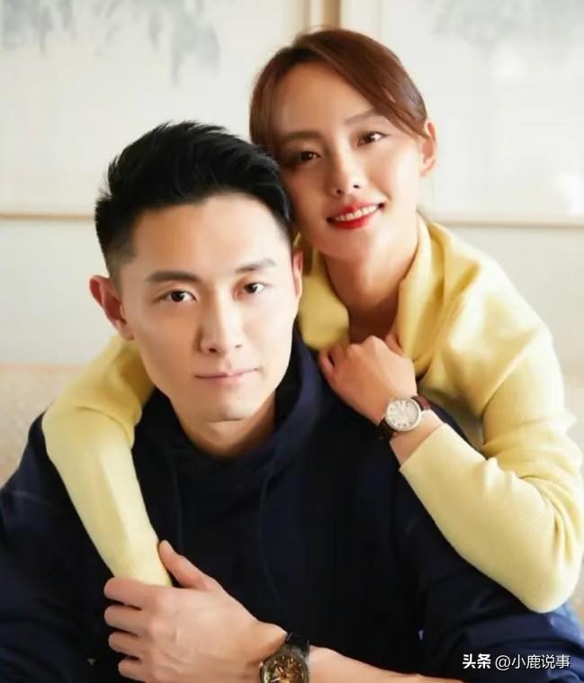 明星父母里，
最让人看不懂的就是买超爸妈了。
当年张嘉倪陪在买超身边多年，还生了