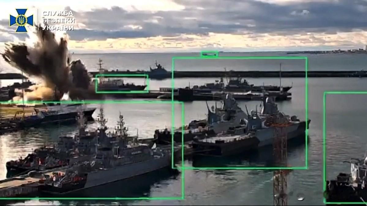 乌军袭击俄导弹潜艇，黑海舰队损失惨重！乌军seababy潜航器俄军黑海舰队新罗西