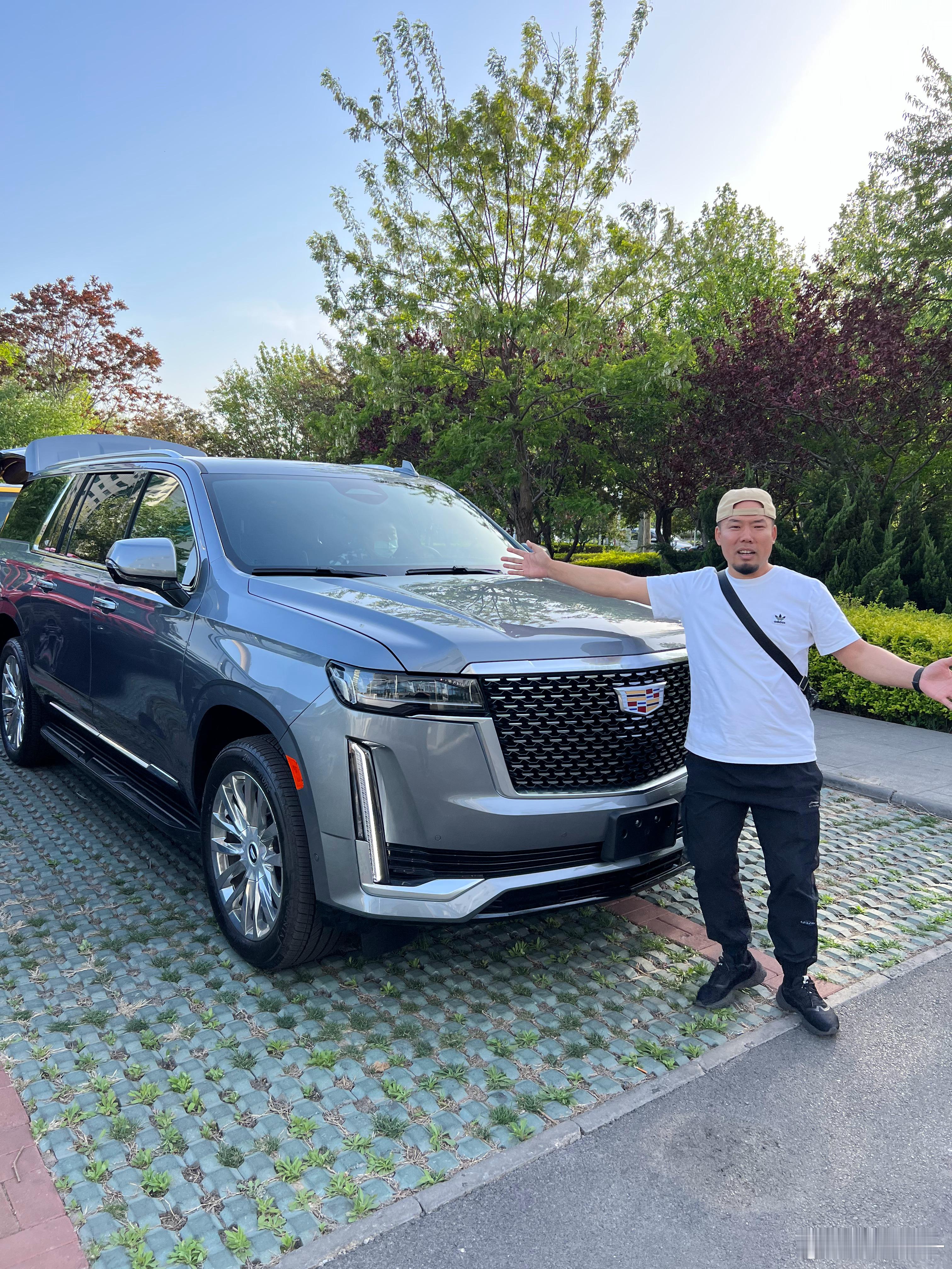 整理照片翻出来的图22年4月26号拍的国内第一批柴油凯雷德图一是被玉皇大帝的内部