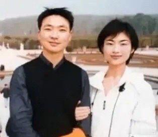 49岁的康辉，丁克，后悔了。 46岁的李健，丁克，不后悔。 58岁的冯远征，丁克