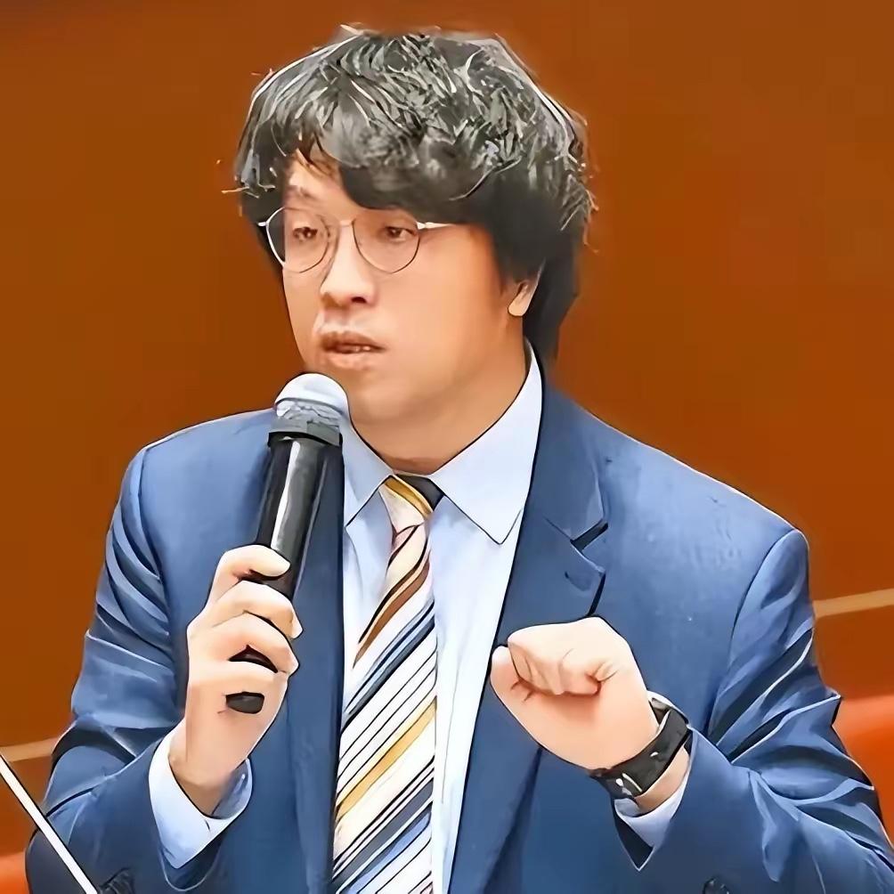 沈伯洋公开表态了！

赵少康又被自己人盯上了。

事情很简单。赵少康做了两回节目