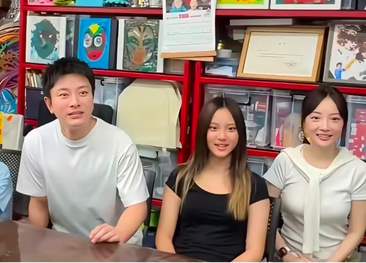 知道现在💰多不好赚了吧，贾乃亮李小璐都合体直播了，堪比guo gong合作，谁