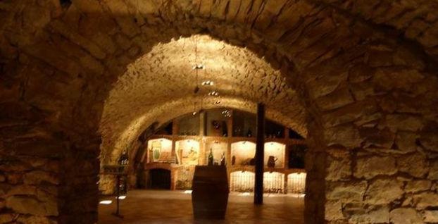 1971年，考古人员在洛阳打开一座1000多年前的粮仓，发现木板下是满满一窖的粮