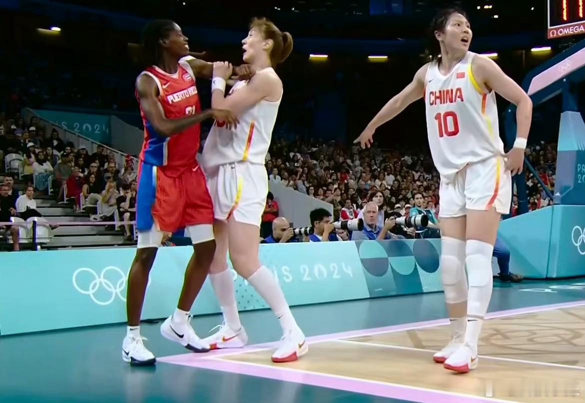 #中国女篮波多黎各女篮冲突#正好在看直播，真气人啊！这个运动员在场上投了N个3分