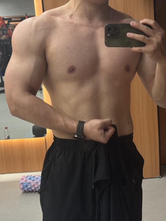 告诉你我的练胸最后一个动作