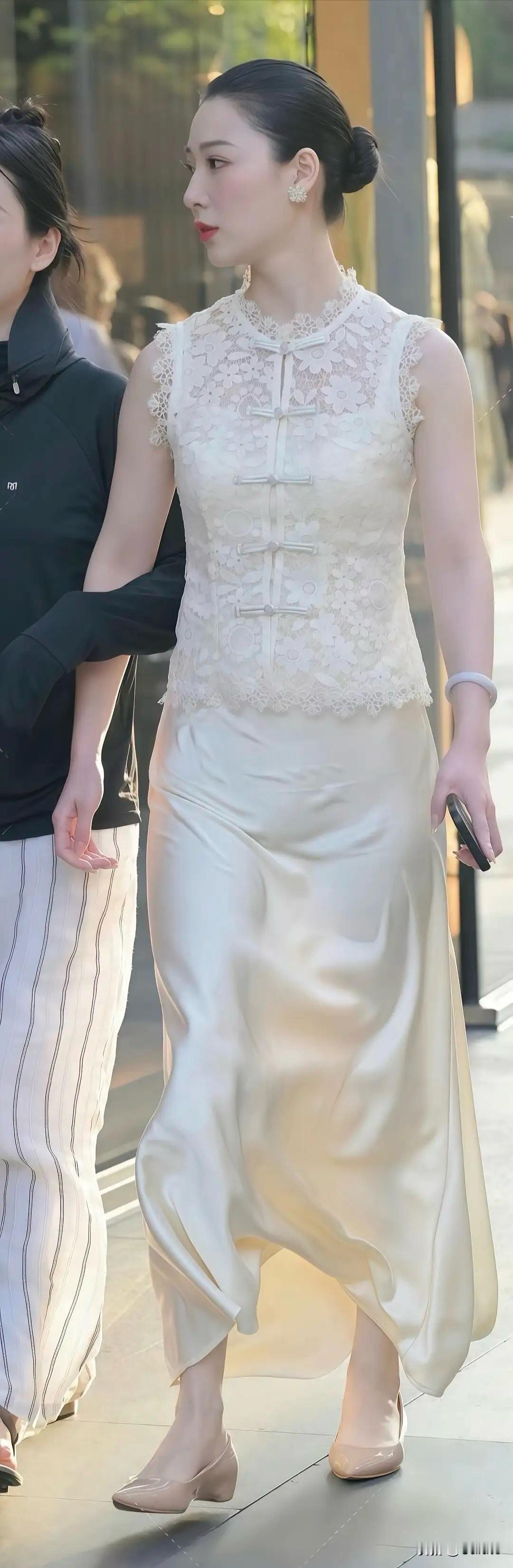 优雅蕾丝连衣裙，气质满满！