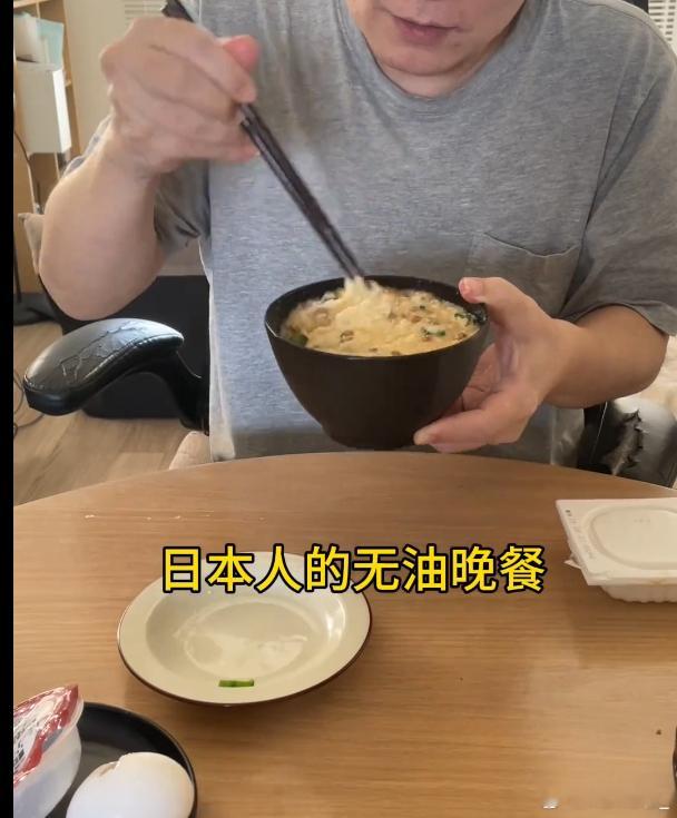 日本人的无油晚餐 秋葵、生鸡蛋、纳豆、山药泥，这几个拌在一起[流鼻血]口感肯定和