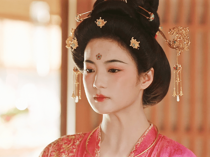 杨紫张雅钦新剧鸟嬛文学李幼贞和何惟芳这俩姐妹，眼神拉丝又暗流涌动，情感复杂得像盘