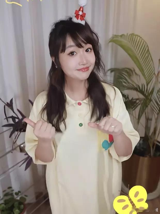 麦琳在视频中自信舞蹈。 ​​​
