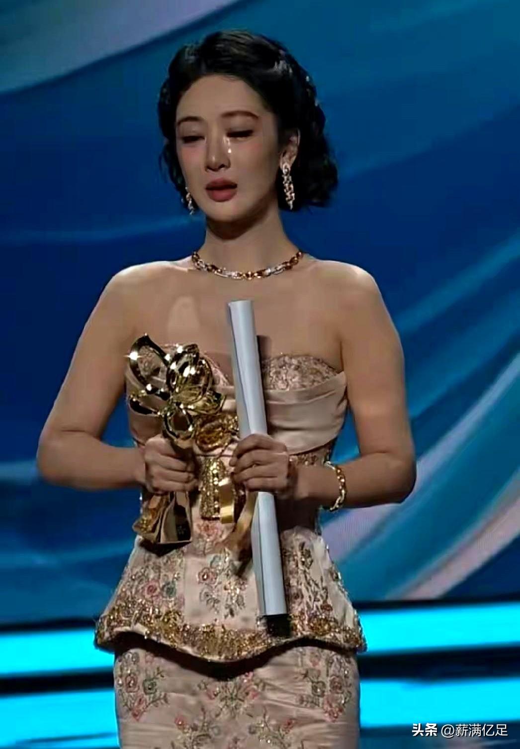 白玉兰领奖后的台上几句，让人忽然安静。
不是客套，不是脚本，是海拔四千米的风，把