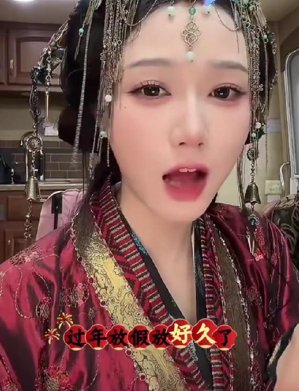 曝岳雨婷去巴黎时装周是自费的 跨界营销别搞虚假包装
巴黎时装周本是艺人展示时尚资