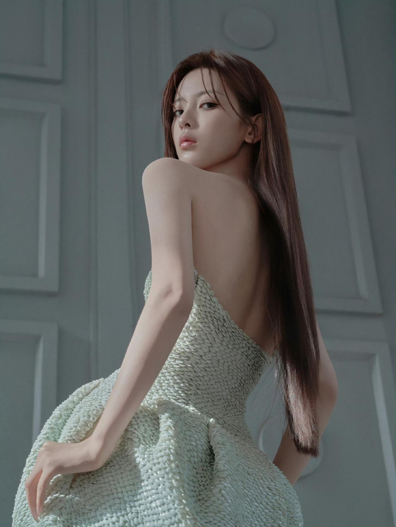 满屏的大长腿[奸笑]
杨超越