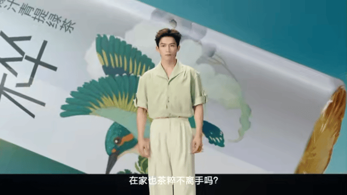 王星越回应茶不离手 当王星越说起喝茶饮的喜好时，眼神里的光亮藏都藏不住，“实在太
