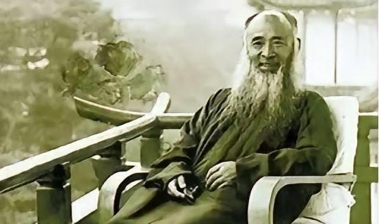 1945年秋天，张大千准备在北京买房定居，恰好一所前清王府要出售，要价500两黄