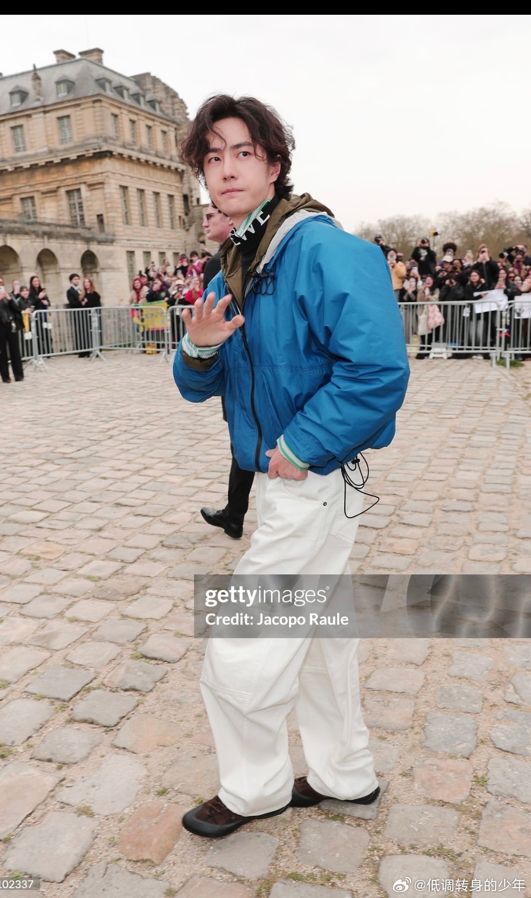别🐴了！别🐴了！红稿来了～外媒原相机直出📸王一博状态既松弛又帅气