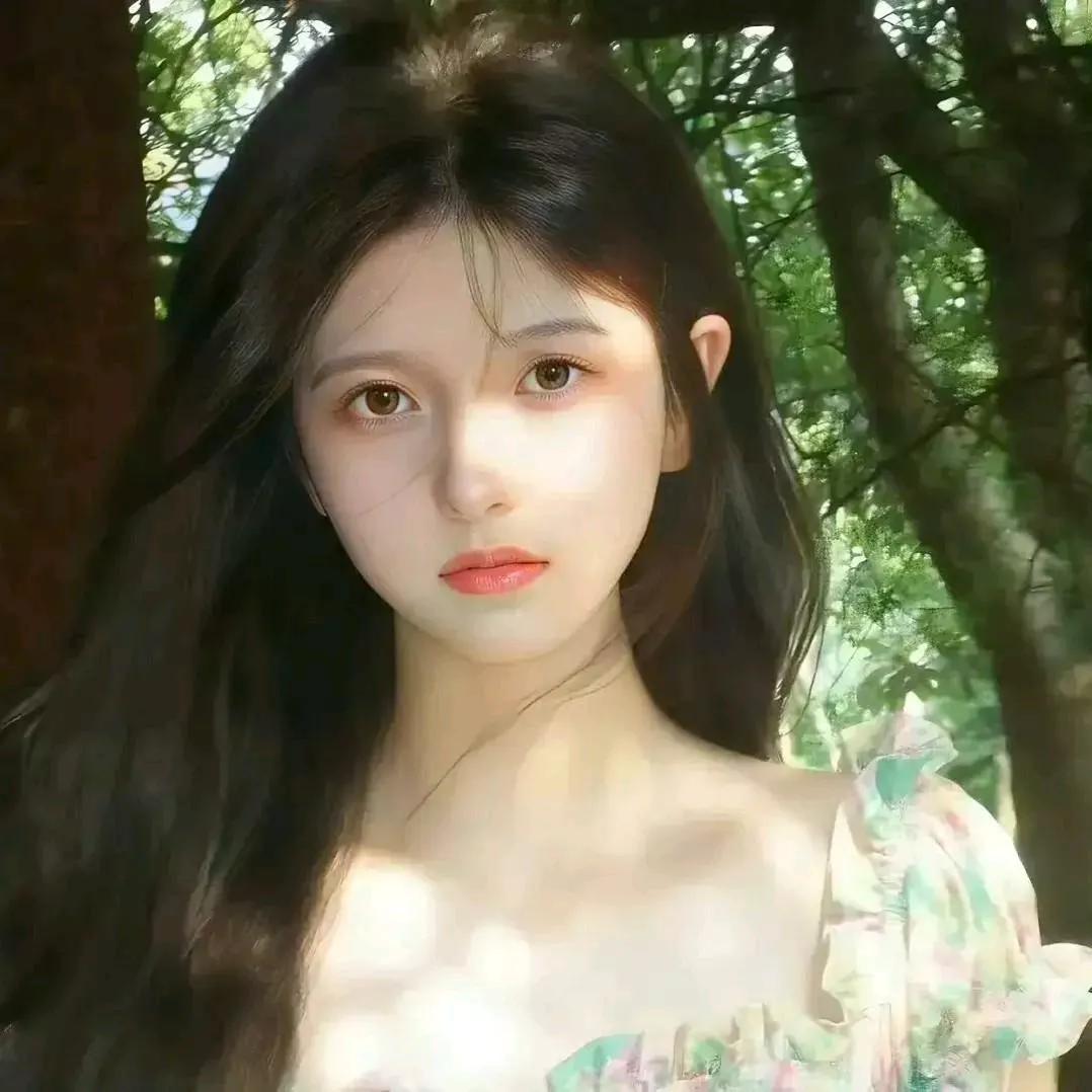 阳光洒落，森林中的精灵似林间晨露轻洒 森林仙女照 森林梦幻氛围 藏在山野的美好 