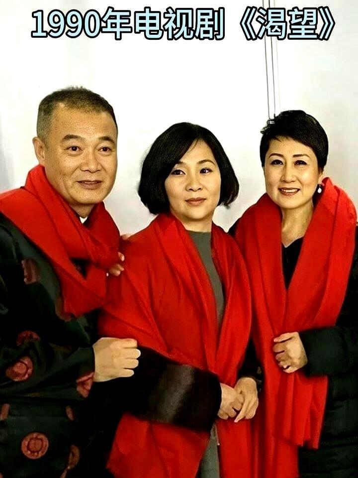 刷到《渴望》30年重聚照，我愣住了，孙松身边再也没了他妈韩影。剧里演母子，戏外，