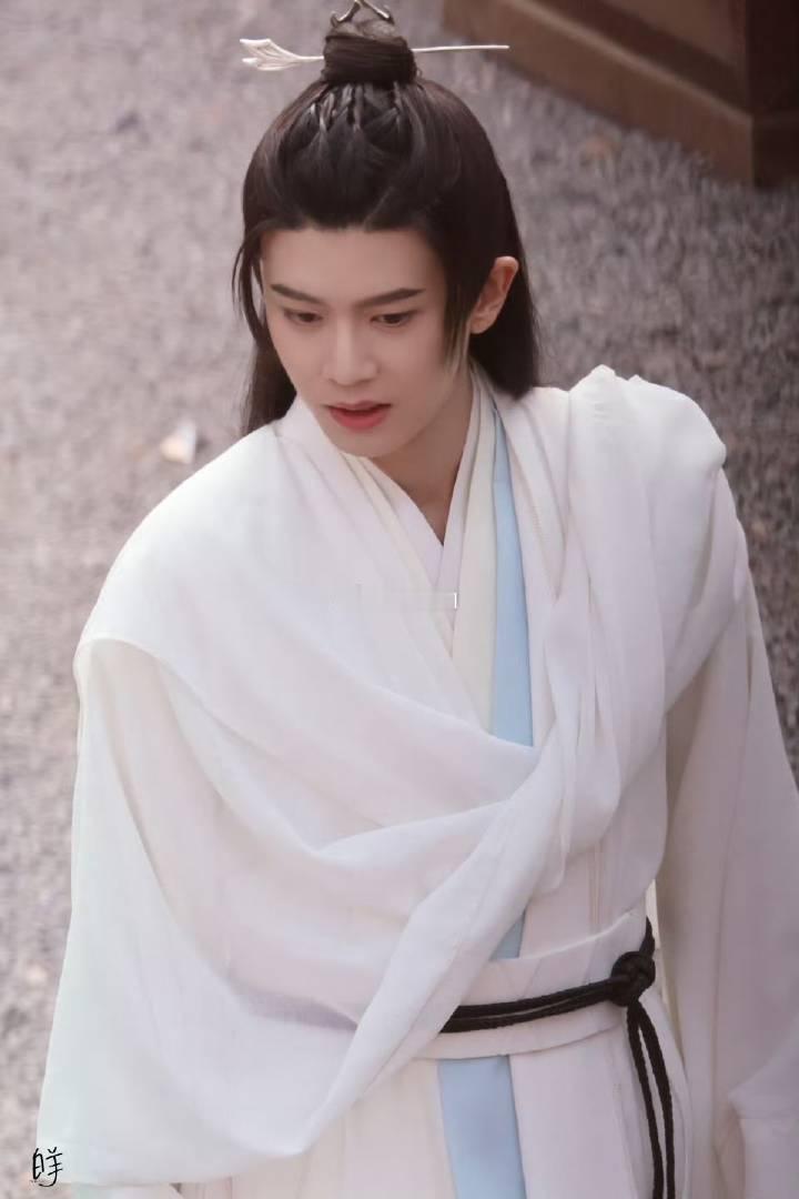 任嘉伦与君初相识集均破5000w这也是任嘉伦第五部集均破5000w的剧了 