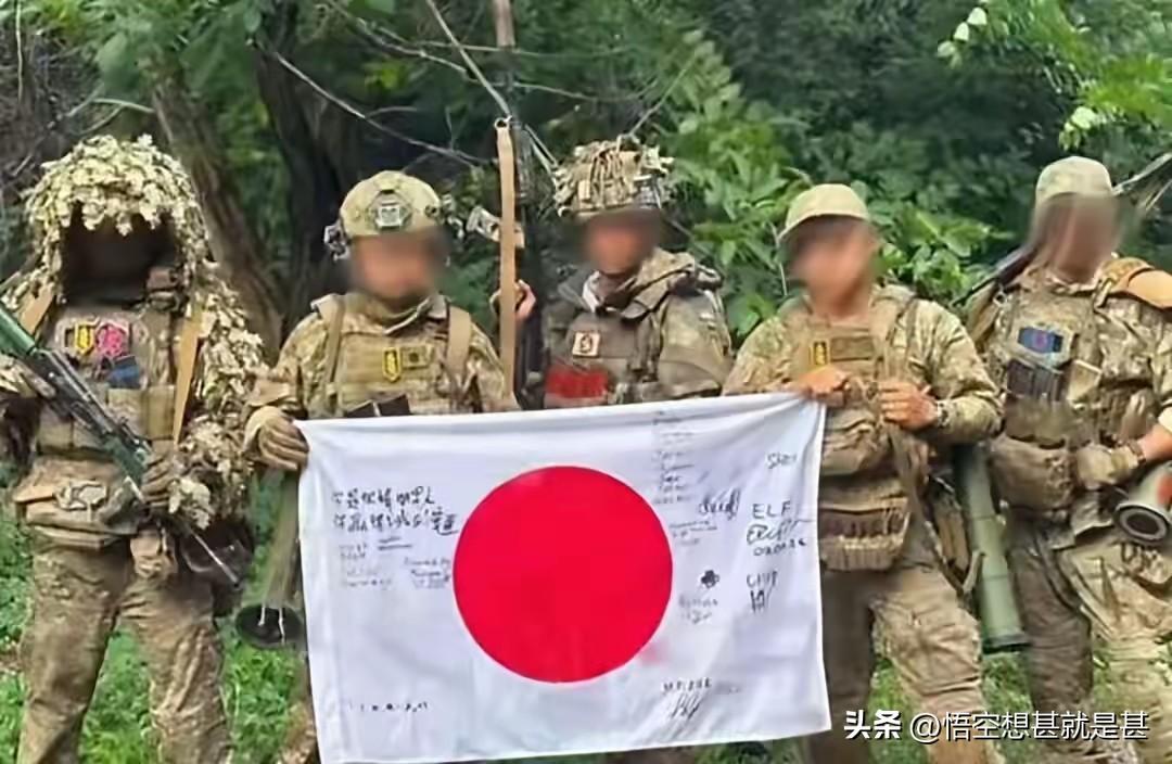 有媒体报道，乌克兰出现了小本子国的小分队，有人说是泽连斯基看到普京登陆北方南千岛