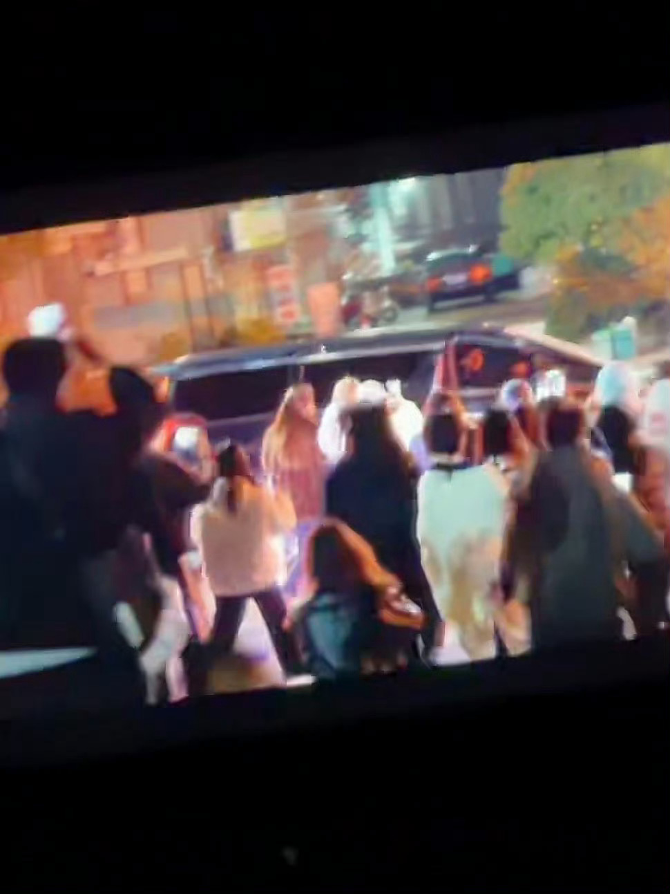 怎么老实几天又开始追车行为等虞书欣不开窗饭撒就老实了……