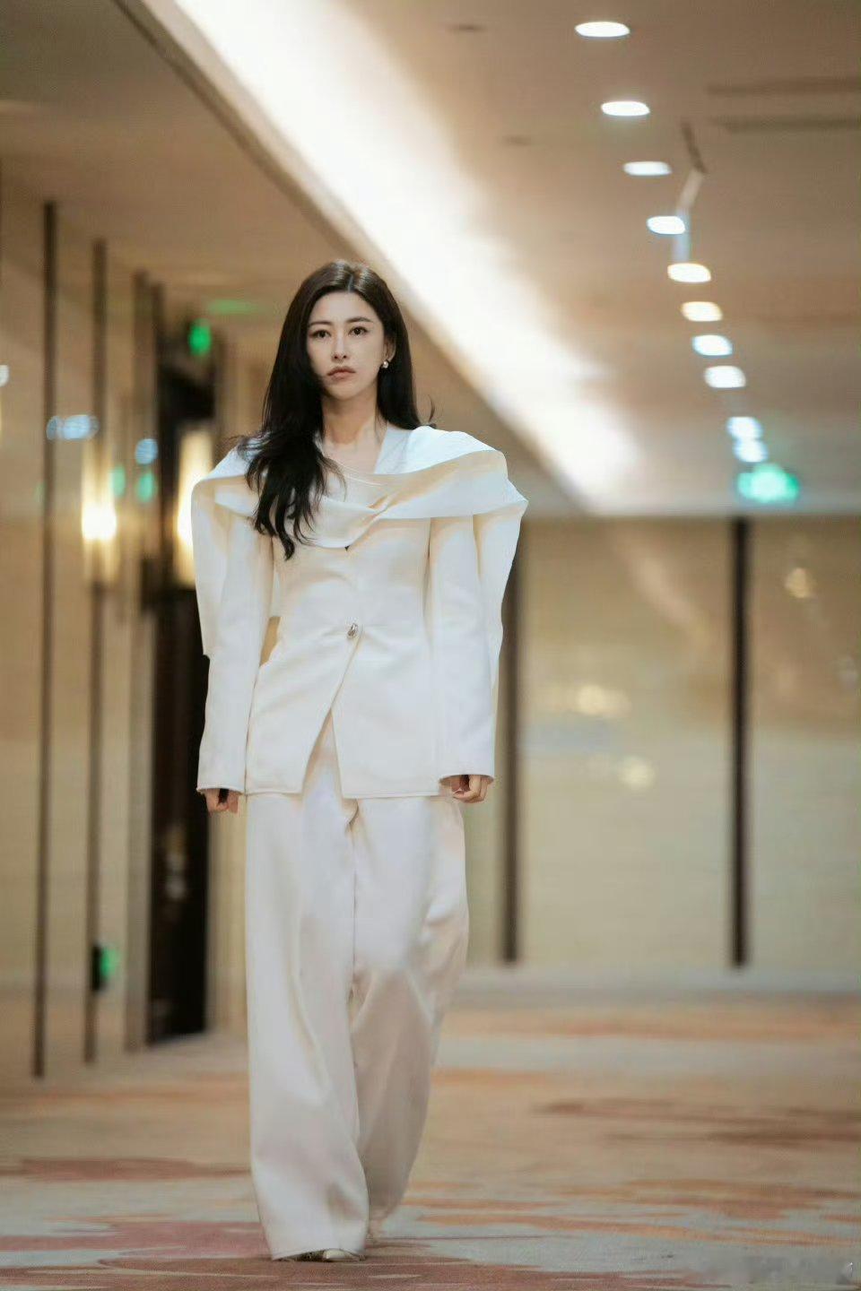 经常看到说巴适合都市剧迪丽热巴适合许蜜语这个角色吗？ 